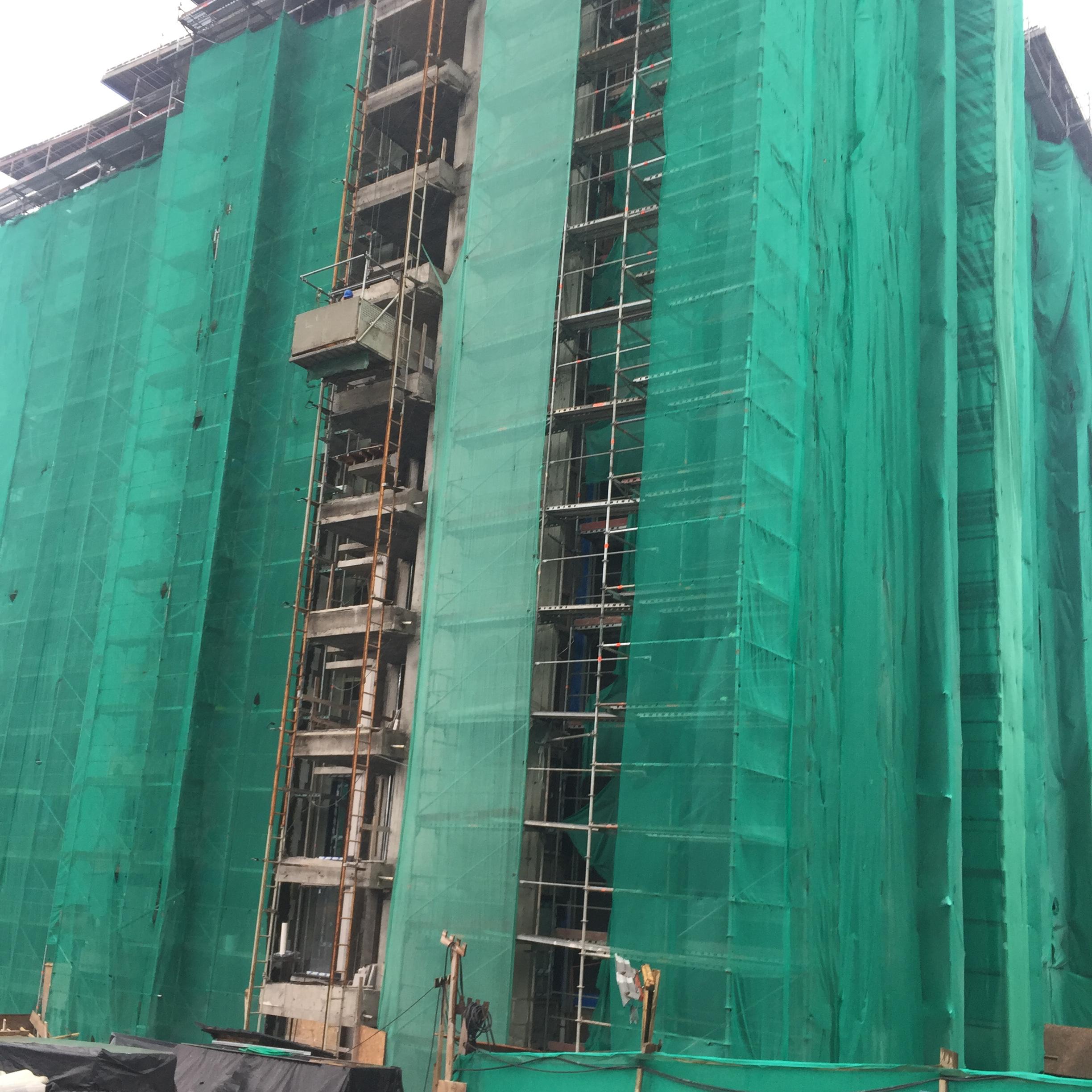 Obra de edificación con materiales de alta durabilidad para el sur