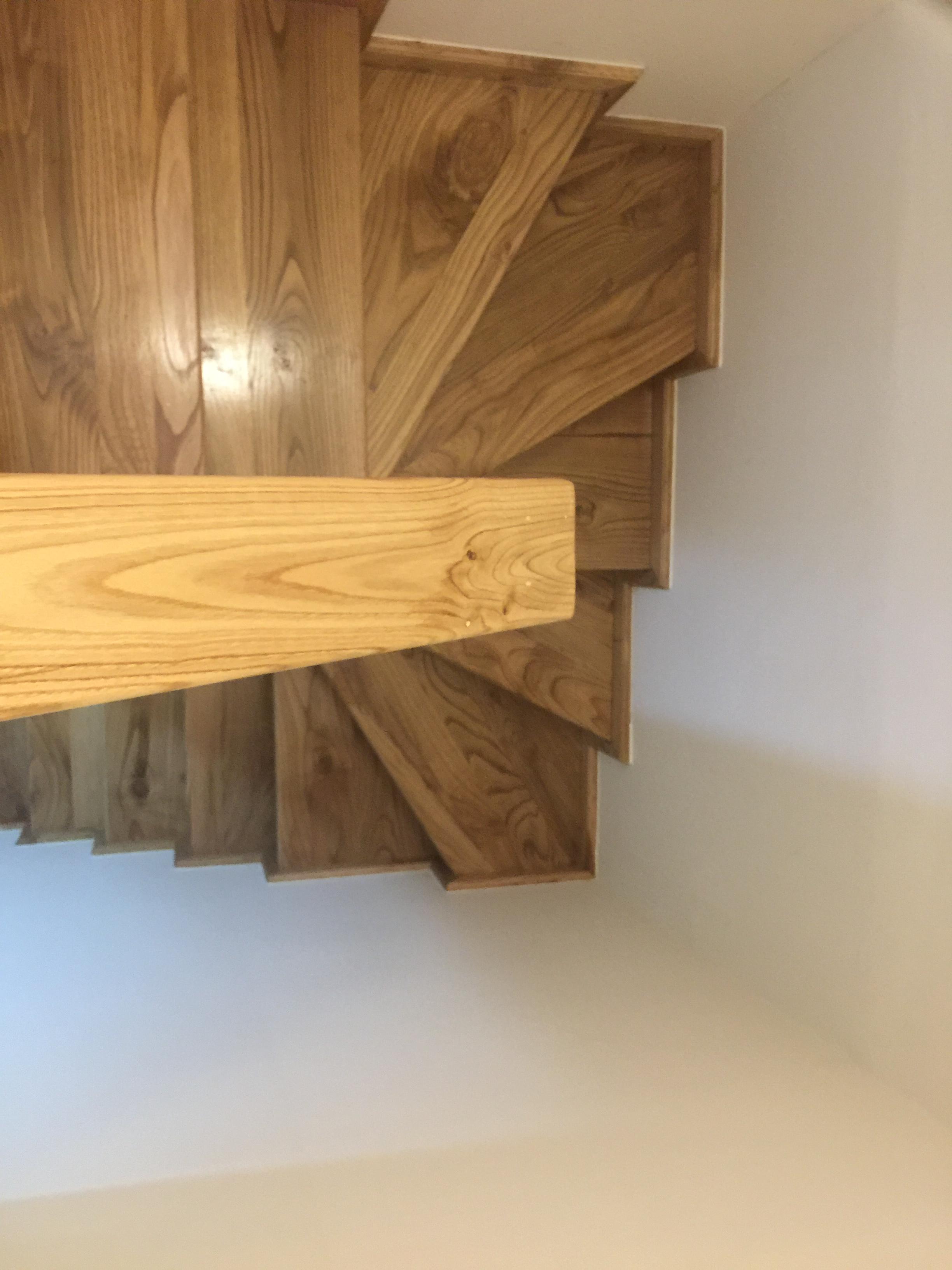 Estructura de soporte metálico para entrepiso y escaleras interiores
