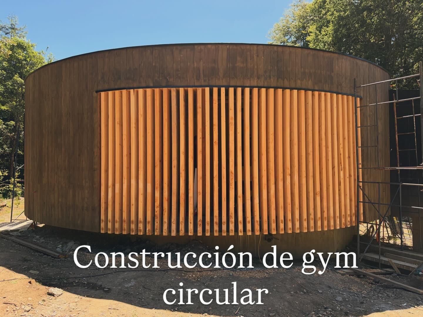 Supervisión técnica en terreno de estructura circular para polideportivo