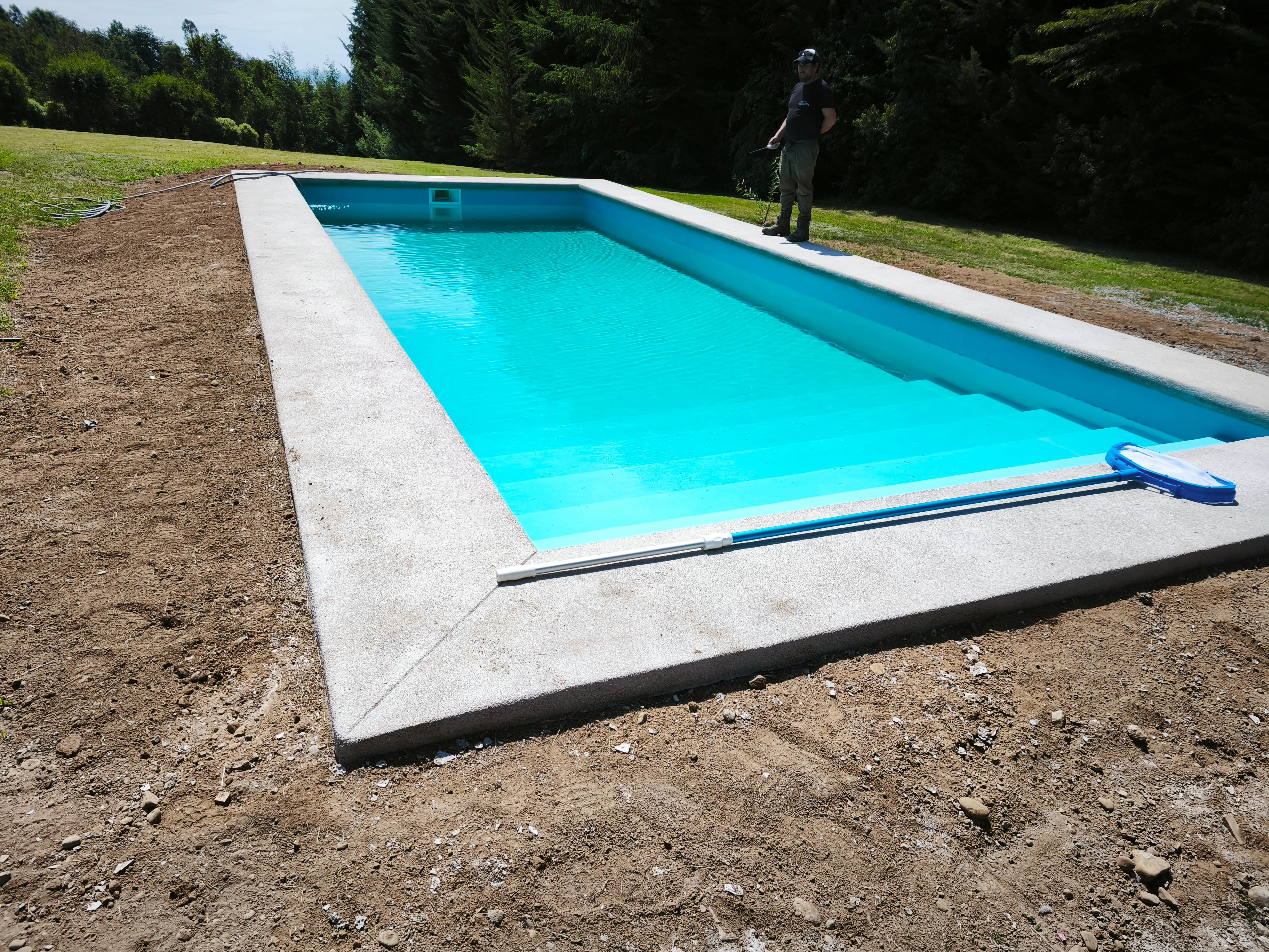 Prueba de estanqueidad en obra de piscina de gran tamaño